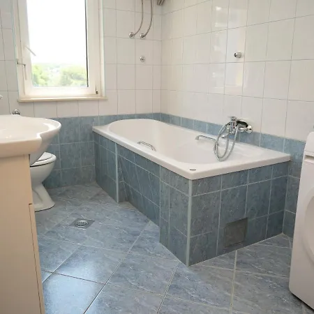 Vlade Apartment *