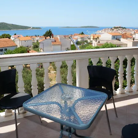 Vlade Apartment Primosten