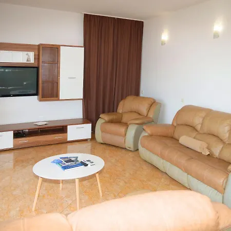 Vlade プリモシュテン